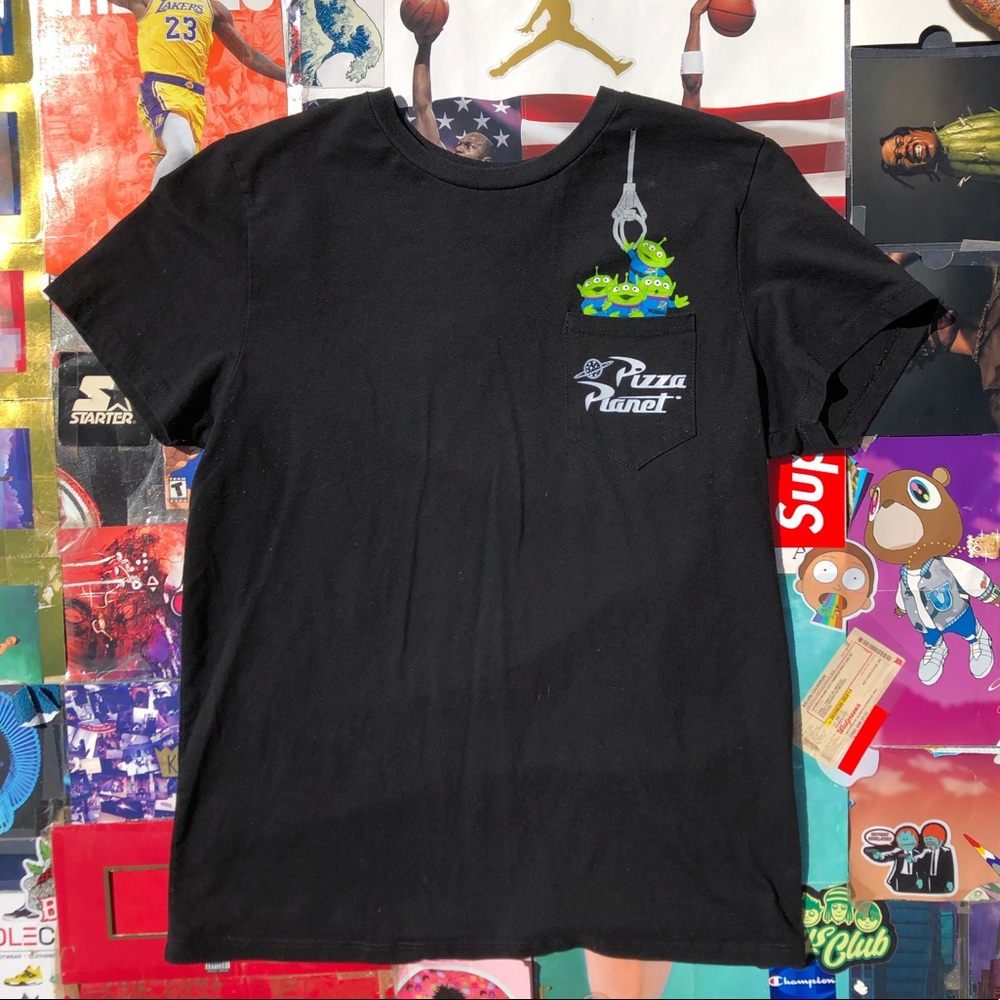 Toy Story Pizza Planet black pocket tee